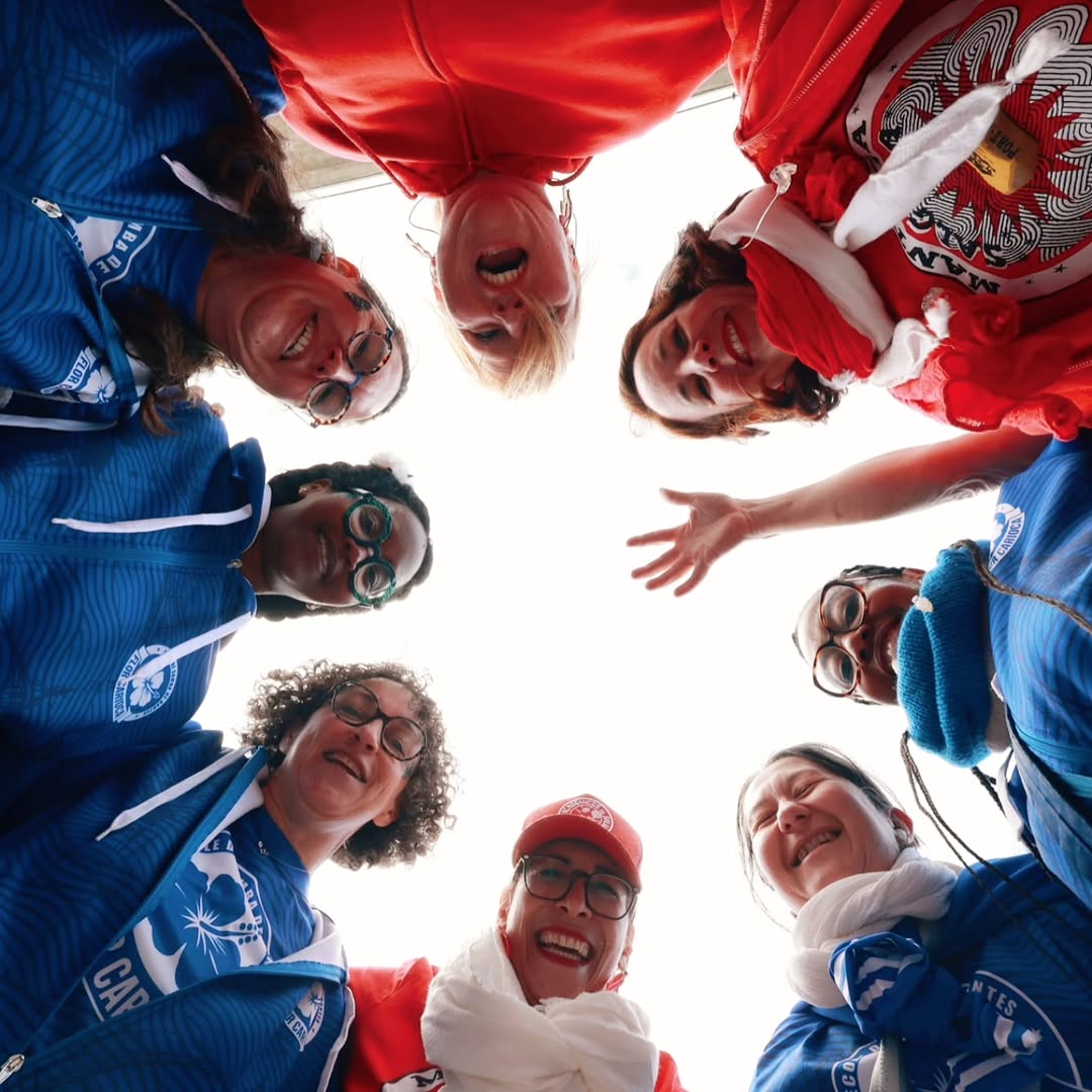 Lorient 2026, 3/3 

✨ Notre 1ère prestation de l'année était magique !!
🎉 C'était un plaisir de défiler aux côtés de @manteiga_salgada  qui nous a invités à venir partager avec eux la belle ambiance 