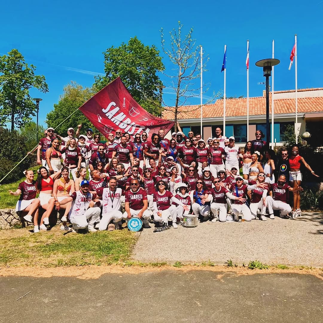 Encontre 2ème édition 2/2

✨ Une semaine après notre participation à l'Encontro 2026 de @sambista.da.franca, Flor Carioca a encore des étoiles plein les yeux ! 🤩

☀️ Quelle joie de partager sous le s
